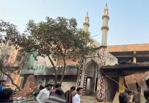 दिल्ली हिंसा: अशोक नगर में मस्जिद की मीनार पर किसने लगाए झंडे - ग्राउंड रिपोर्ट