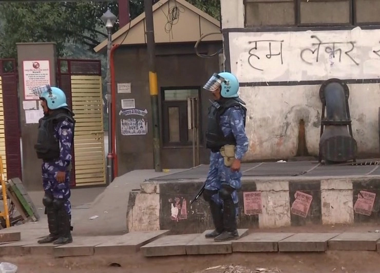 दिल्लीत पोलिसांवर कारवाई, पाच बड्या अधिकाऱ्यांना बसला फटका