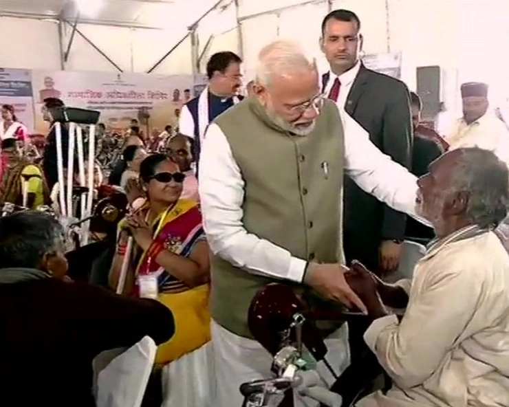 प्रधानमंत्री मोदी ने दिव्यांगजन और बुजुर्गों से की 'मन की बात' - Prime Minister Modi spoke to the disabled and the elderly