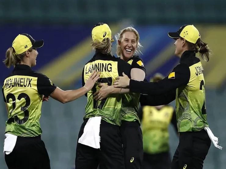 डकवर्थ लुईस नियम से 4 बार की चैम्पियन ऑस्ट्रेलिया आईसीसी महिला टी20 विश्व कप के फाइनल में