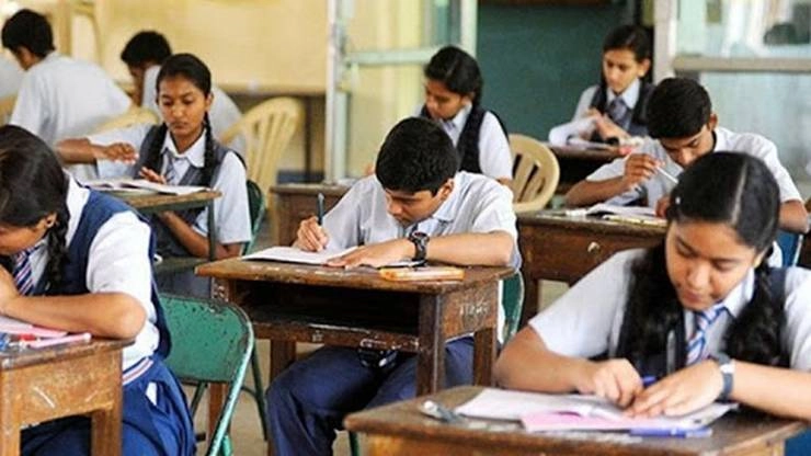 CBSE Exam Date Sheet 2021: CBSE 10वीं-12वीं की परीक्षाएं 4 मार्च से, शिक्षा मंत्री रमेश पोखरियाल ने जारी की डेटशीट