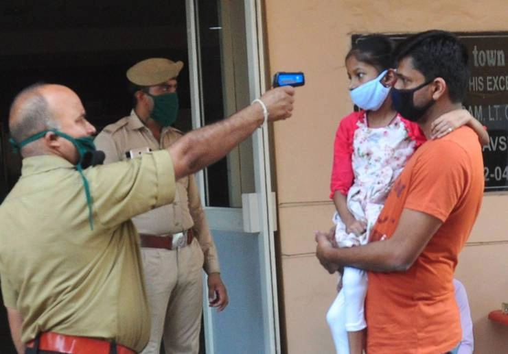 महामारी से लड़ने के नाम पर पुलिस स्टेट में तब्दील होता देश! - Lockdown in india
