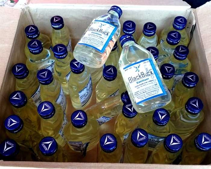 Corona effect : शराब की बोतलों में बिक रहा है सैनेटाइजर - sanitizer in  alcohol Bottle