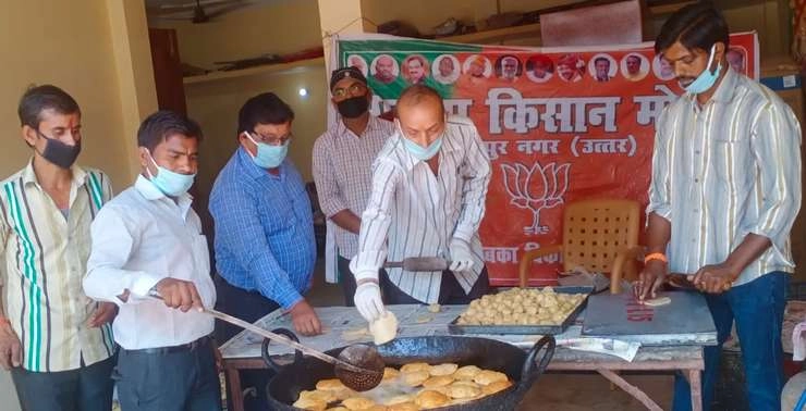 खुला योगी भोजनालय, बस्तियों में बांटे गए 300 भोजन के पैकेट - Yogi bhojnalaya
