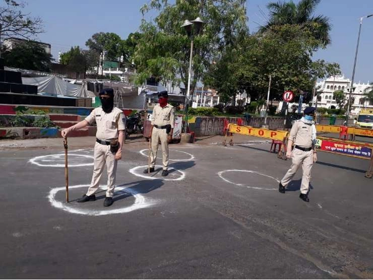 Ground Report : भोपाल में टोटल लॉकडाउन का व्यापक असर, 50 पहुंचा कोरोना पॉजिटिव का आंकड़ा - Ground Report : Total lockdown in Bhopal, COVID 19 case touch 50