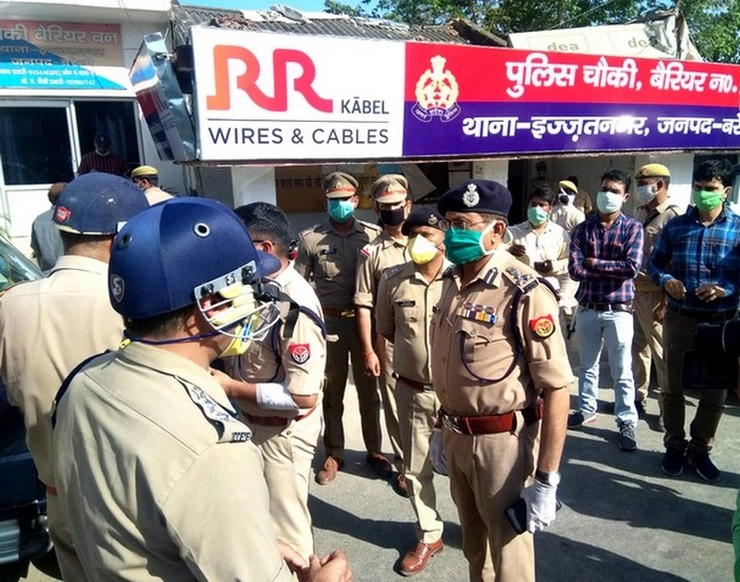UP के बरेली में Lokdown का पालन करवाने पहुंची पुलिस पर हमला - Police attack in Uttar Pradesh