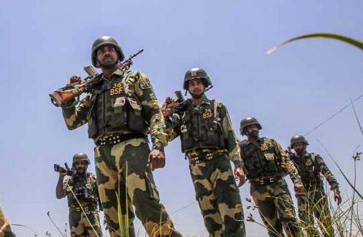 शाह ने BSF से पाकिस्तान, बांग्लादेश से जुड़ी सीमाओं पर निगरानी बढ़ाने को कहा - BSF will increase surveillance of Pakistan and Bangladesh border