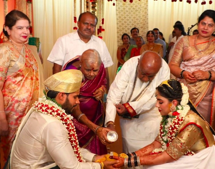 Lockdown में देवगौड़ा परिवार में शादी, CM येदियुरप्पा ने किया बचाव - hd kumaraswamy held the wedding in a simple manner no need to discuss the issue says karnataka cm bs yediyurappa
