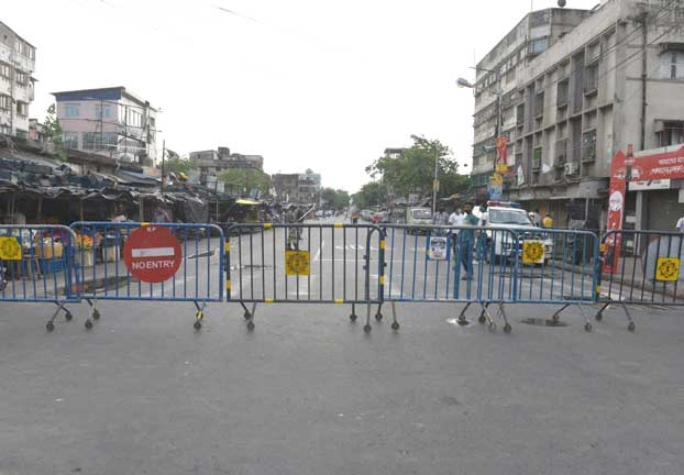 कोरोना संक्रमण वाले स्थानों पर तैनाती से पुलिसकर्मी नाराज, 500 जवानों ने किया विरोध - Kolkata Police Protest in Corona time