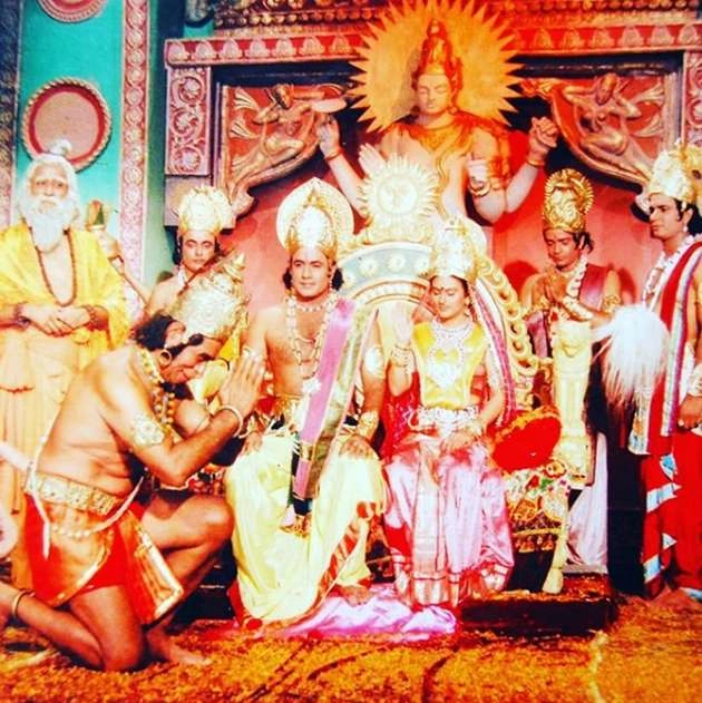 रामायण से पहले भी साथ काम कर चुके हैं लक्ष्मण और सीता, सुनील लहरी ने शेयर की तस्वीर - sunil lahri aka laxman and dipika chikhalia aka sita throwback photo before ramayana viral