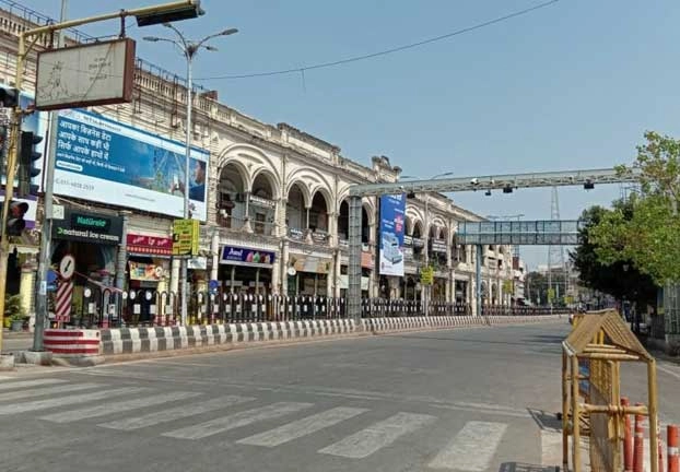 लखनऊ से Corona ग्राउंड रिपोर्ट : पुलिस सख्त, सड़कों पर सन्नाटा - Corona lockdown Ground report from Lucknow