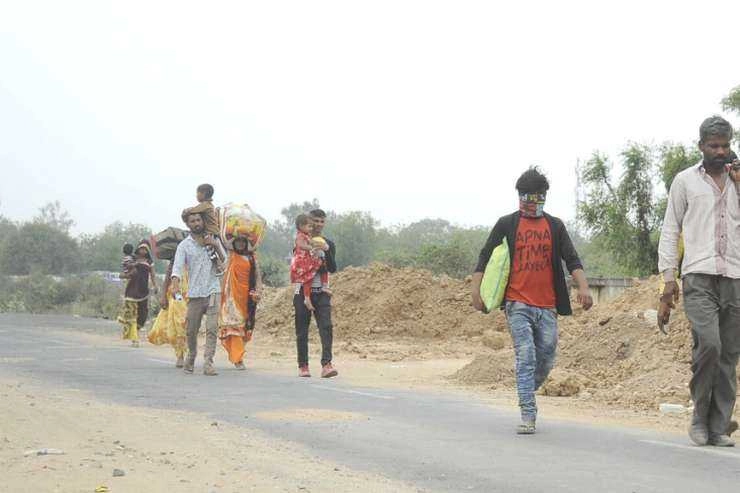 पलायन का दर्द : हैदराबाद से पैदल चले 29 प्रवासी मजदूर, 1 माह में पहुंचे झारखंड - 29 migrant laborer haydrabad to jharkhand