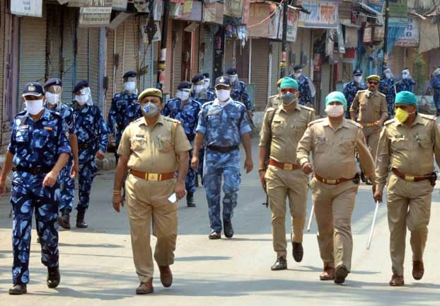 हिंसा के बाद पलामू में स्थिति तनावपूर्ण, धारा 144 लागू; सेना ने किया फ्लैगमार्च- 19 तक इंटरनेट पर पाबंदी - Police Conducts Flag March After Stone Pelting Incident In Jharkhands Palamu