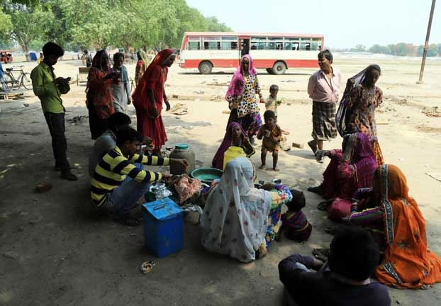 ग्रामीण महिलाओं को मोदी सरकार का तोहफा, मिलेगी 5000 रुपए की ओवरड्राफ्ट सुविधा