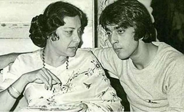 मां नरगिस की पुण्यतिथि पर संजय दत्त ने लिखा इमोशनल पोस्ट, बोले- एक दिन नहीं गुजरता जब आपकी याद न आए - sanjay dutt remembers mother nargis dutt on her death anniversary