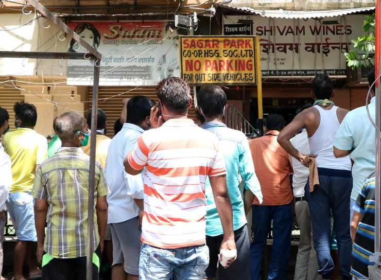 ग्राहक की रईसी ने बढ़ाई दुकानदार की मुसीबत, 52 हजार की शराब बेचने पर दर्ज हुआ मामला - Liquor bill of Rs 52.8k goes viral, Karnataka excise dept books vendor