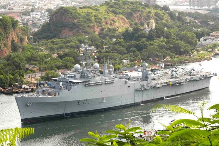 विदेश में फंसे भारतीयों की स्वदेश वापसी के लिए नौसेना का ऑपरेशन 'समुद्र सेतु' - indian navy launches operation samudra setu to repatriate indians from overseas