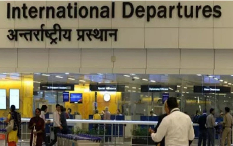 Covid-19: सरकार ने सभी वीजा निलंबित किए, ओसीआई कार्डधारकों की यात्रा पर पाबंदी - govt suspends all visas bars travel by oci card holders till ban on airline services