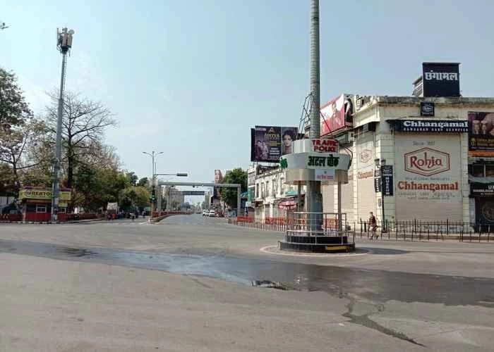 Uttar Pradesh | UP: कोरोना कर्फ्यू की अवधि 2 और दिनों के लिए बढ़ी