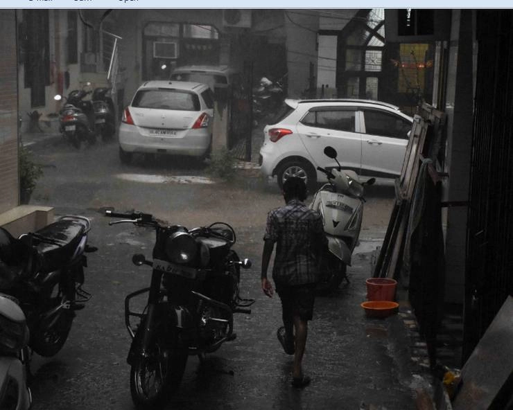 Weather Updates : दिल्ली में धूलभरी आंधी चली, उत्तरी दिल्ली में भारी बारिश से पारा लुढ़का