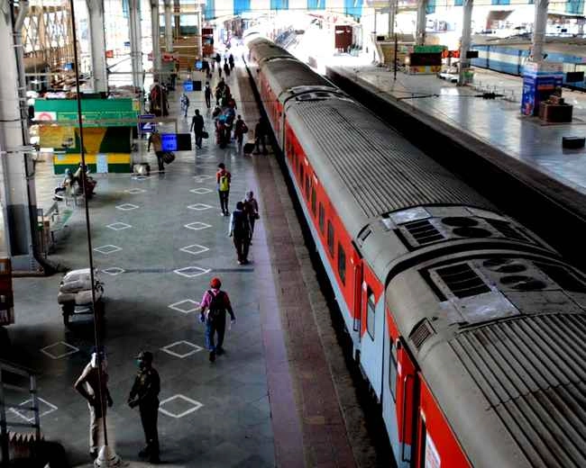 तेज धूप में मुंबई की सड़क पर दौड़ता रहा, ट्रेन मिलती उससे पहले मौत आ गई... - Tragedy in Corona time in Mumbai, migrant labour died