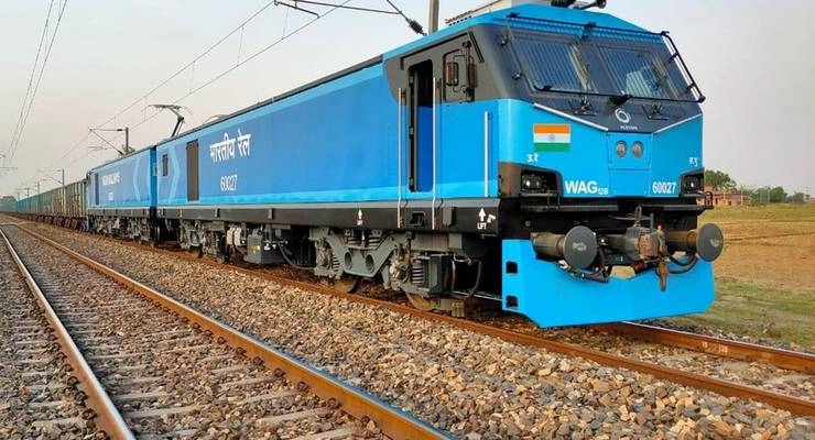 Railways | Corona काल में रेलवे की यात्रियों से कमाई करीब 70 प्रतिशत घटी, माल ढुलाई से आमदनी बढ़ी