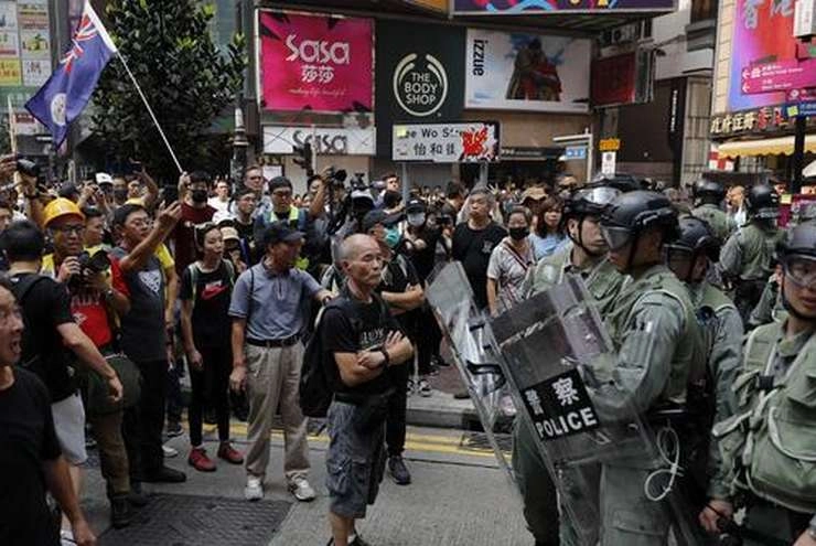 चीन के राष्ट्रीय कानून के खिलाफ हांगकांग में लोगों का प्रदर्शन