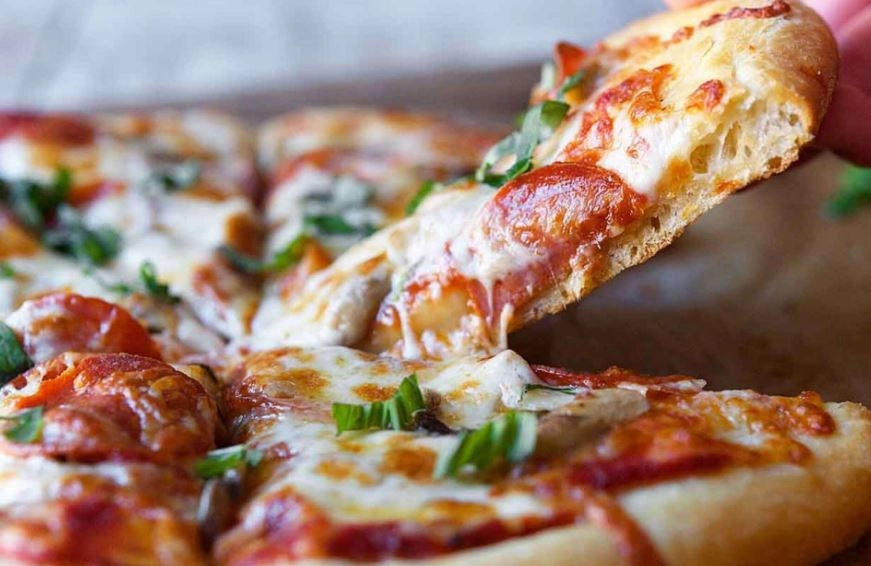 फास्‍ट फूड की दीवानगी ऐसी, 250 मील की दूरी, 7 घंटे का सफर फिर भी खाया पिज्‍जा! - pizza lovers