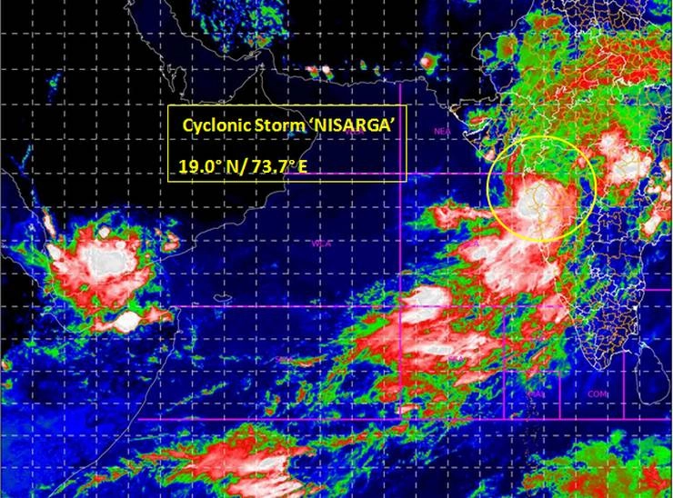 Cyclone Nisarga Live : गुजरात में बिना किसी बड़े नुकसान के गुजर गया चक्रवात 'निसर्ग'