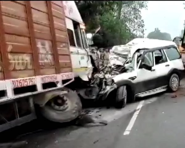 Pratapgarh Accident: પ્રતાપગઢમાં મોટી દુર્ઘટના, ઉભી ટ્રકમાં જઈ ઘુસી બોલેરો, 14 જાનૈયાઓનુ મોત