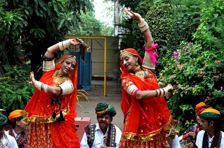 राजस्थानी लोक कला लेकर आपके घर आ रहे हैं 'मारू मणि' - maru mani