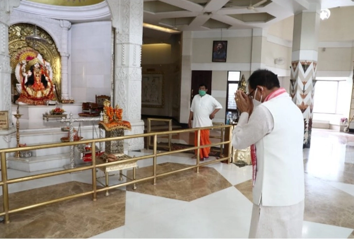 मुख्यमंत्री शिवराज ने मंदिर में दर्शन कर माता रानी से की कोरोना से रक्षा की प्रार्थना - Madhya Pradesh :Religious Places Unlock  in Bhopal after 82 days