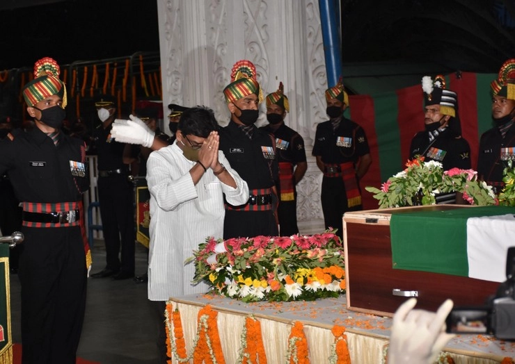 लद्दाख में शहीद जवान गणेश हांसदा का पार्थिव शरीर रांची पहुंचा, CM सोरेन ने दी श्रद्धांजलि - Ladakh Indian Army Ganesh Hansda