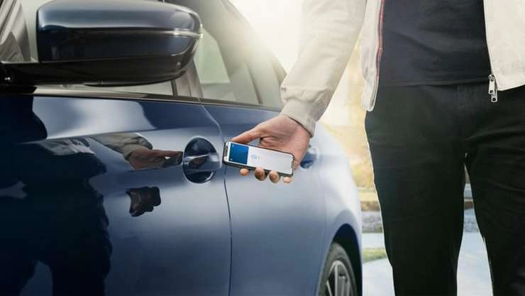 Apple का खास फीचर, कार को अनलॉक करने के लिए नहीं पड़ेगी चाबी की जरूरत, iPhone टच करते ही खुल जाएगी कार - Apple announces Car Key for wirelessly unlocking your car with an iPhone
