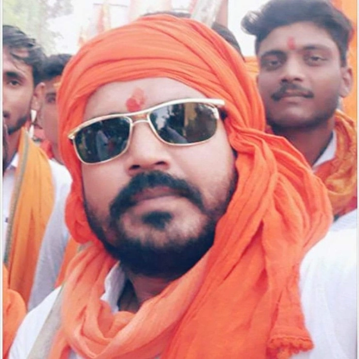 भाजपा सरकार में विश्व हिंदू परिषद के नेता की सरेआम गोली मारकर हत्या, वायरल हुआ LIVE मर्डर का वीडियो - Madhya Pradesh : VHP leader Ravi vishwakarma murder video viral in social media