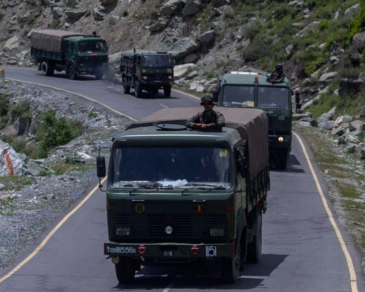 भारत-चीन सीमा के पास पहाड़ दरकने से सड़क मार्ग बंद, सेना के वाहन और जवान फंसे - Road closed due to cracking of mountains near India-China border