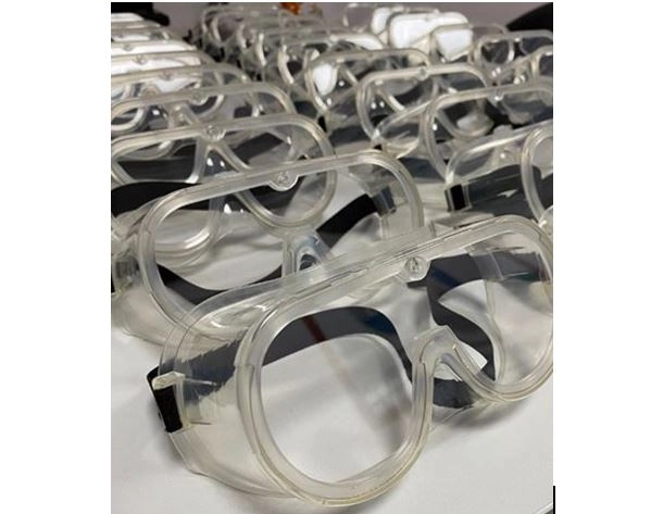 कोविड-19 के खिलाफ तैनात स्वास्थ्यकर्मियों के लिए सुरक्षात्मक चश्मा
