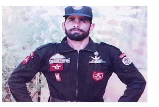 Commando Digendra singh:  शरीर में धंसी 5 गोलियां, लेकिन 48 पाकिस्‍तानियों को किया ढेर, मेजर की गर्दन काटकर फहरा दि‍या ति‍रंगा