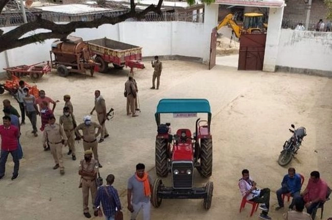 विकास दुबे: कानपुर के गांव में कैसे हुई वो मुठभेड़ जिसमें 8 पुलिसवाले मारे गए - Kanpur encounter Vikas Dubey