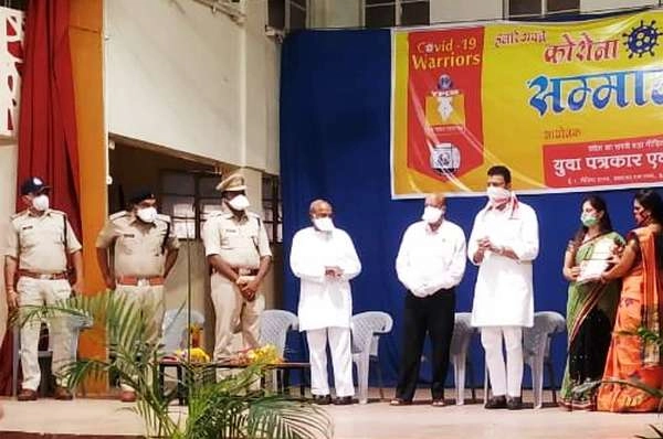 इंदौर में कोरोना योद्धाओं का सम्मान - Corona warriors honoured by YPM
