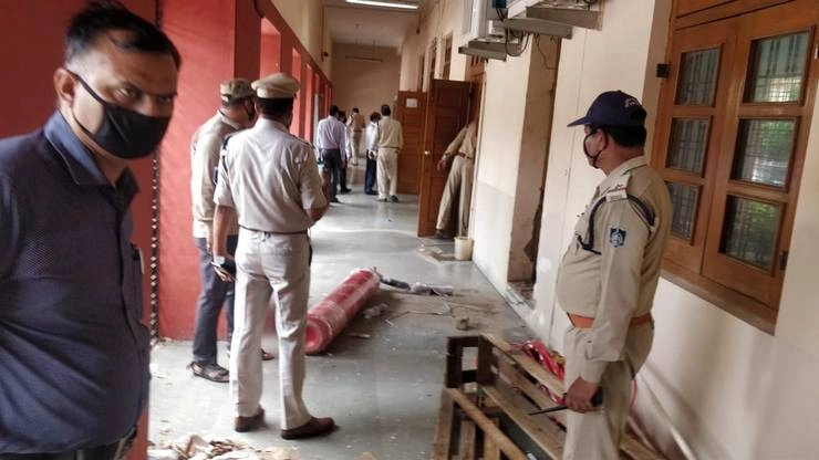 Kanpur encounter : वाकई कयामत की रात थी वह, पूरी कहानी गैंगस्टर की गोलियों से बचे पुलिस अधिकारी की जुबानी - Kanpur encounter Vikas Dubey Uttar Pradesh police