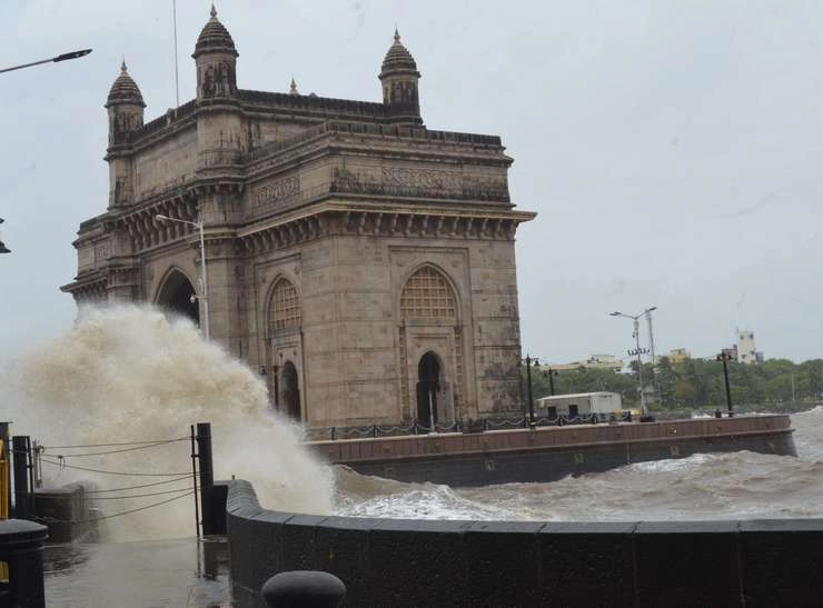 weather updates : मुम्बई में 3 दिन बाद भारी बारिश की रफ्तार थमी, मध्यम वर्षा जारी - heavy rain stops in Mumbai