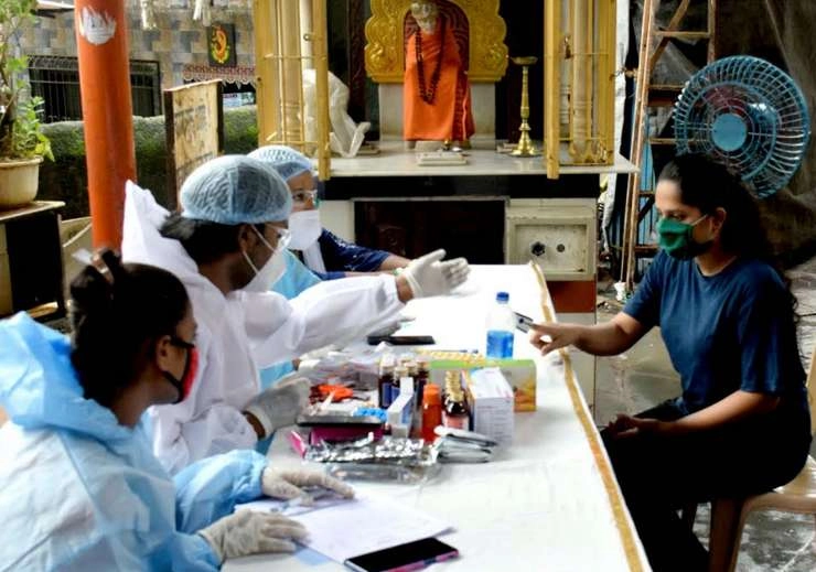 अच्छी खबर : Coronavirus से ठीक होने वालों का आंकड़ा 10 लाख के करीब, 6 दिन से रोज स्वस्थ हो रहे हैं 30 हजार से ज्यादा मरीज - Covid-19 recoveries in India near 1 million mark, fatality rate dips to 2.23%