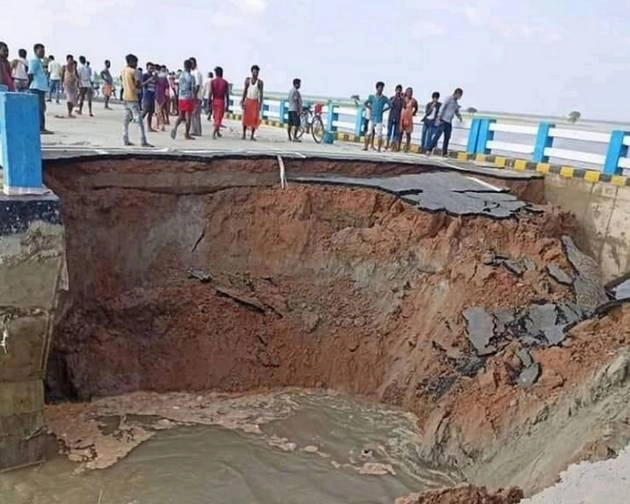 बिहार में 264 करोड़ की लागत से बना पुल ढहा, पिछले माह 16 जून को हुआ था उद्घाटन