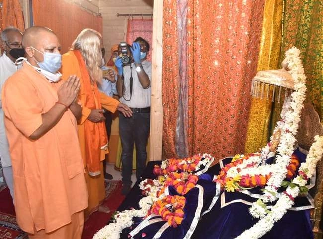 राम मंदिर भूमिपूजन, PM मोदी से पहले CM योगी पहुंचे अयोध्या - yogi adityanath reaches befor bhoomi poojan