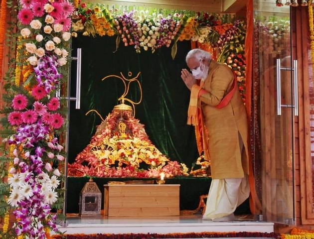 अयोध्या में नरेन्द्र मोदी, देखिए खास तस्वीरें - PM Modi in Ayodhya photo feature