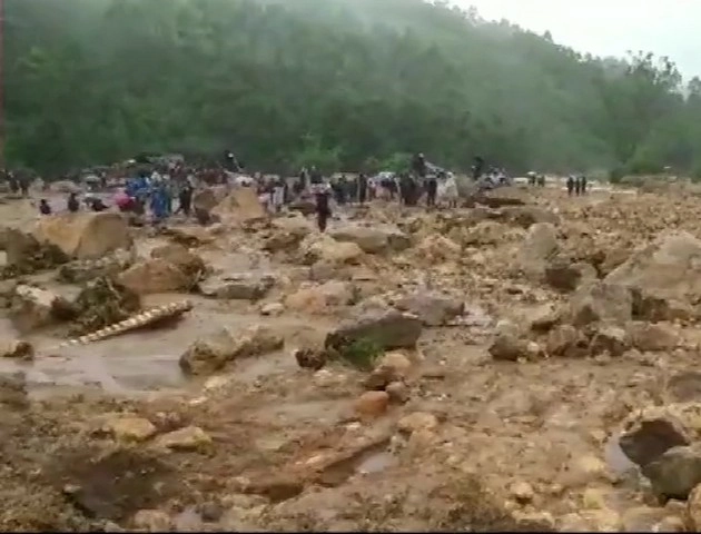 केरल के इडुक्की में भूस्खलन से तबाही, 12 की मौत, 80 मजदूर मलबे में फंसे - Landslide in Kerala Idukki