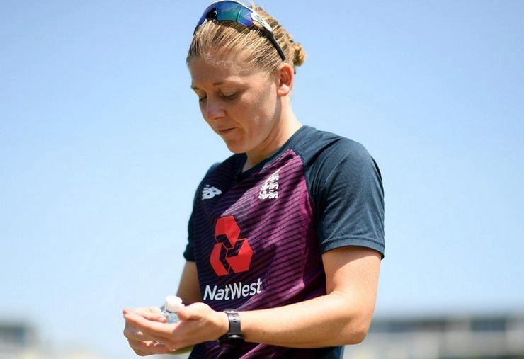 World Cup 2021 के टलने से दु:खी हैं इंग्लैंड की कप्तान हीथर नाइट - Heather Knight is sad due to postponement of World Cup 2021