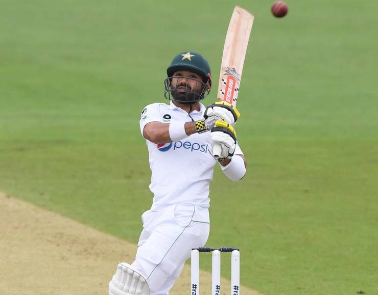 PakvsEng Test Match : मोहम्मद रिजवान के नाबाद अर्धशतक ने पाकिस्तान को संभाला - Pakistan-England test match