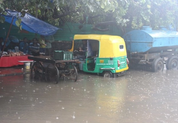 Weather update : दक्षिण भारत में भारी बारिश, UP में बिजली गिरने से 6 की मौत - Weather updates